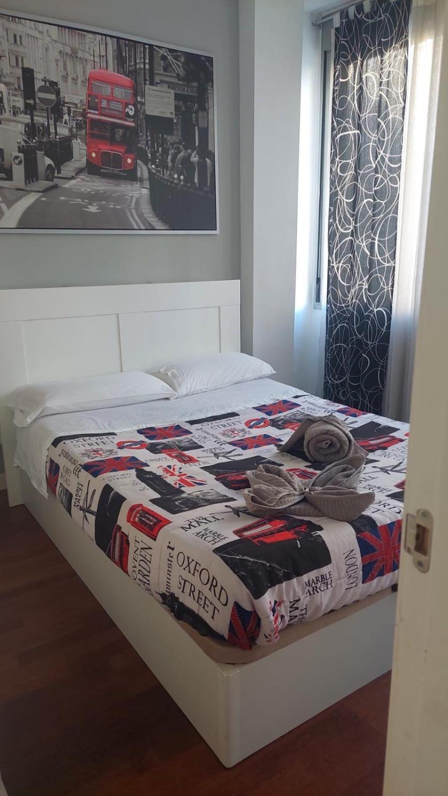Plaza Merced Apartamentos Малага Екстериор снимка